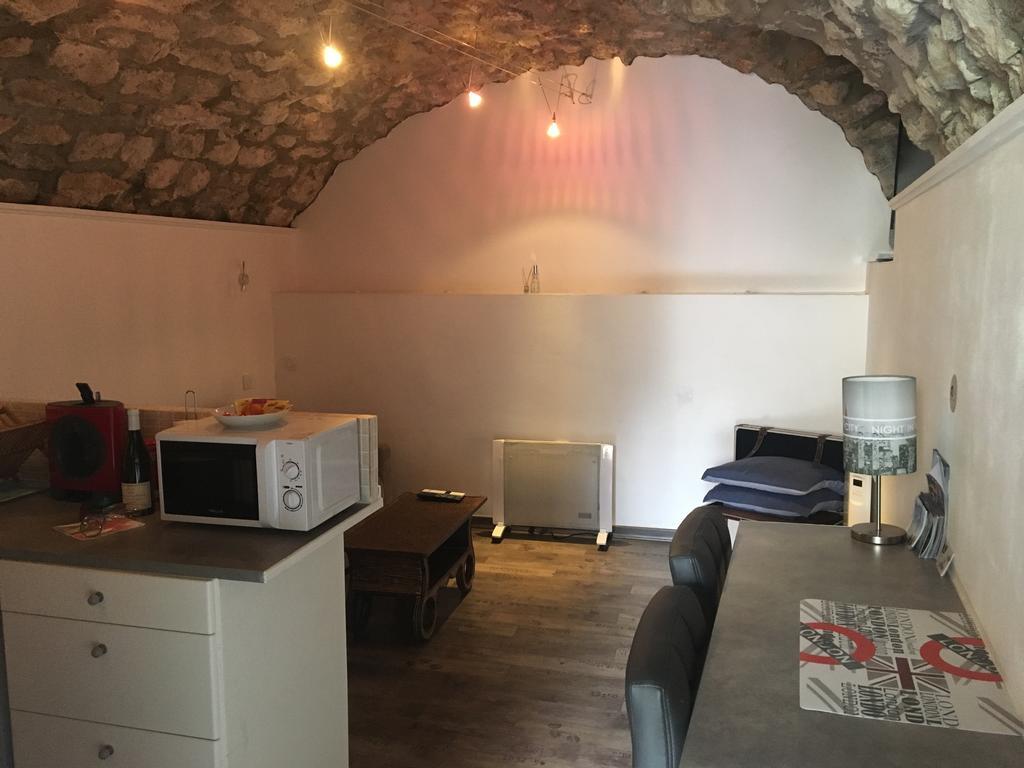 La Grotte Apartment La Garde-Adhémar Екстериор снимка